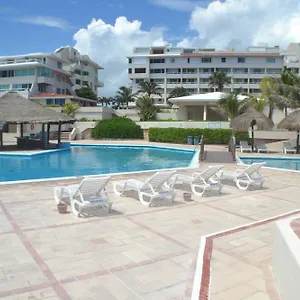 Brisas 10 Beachside Appartement Cancún